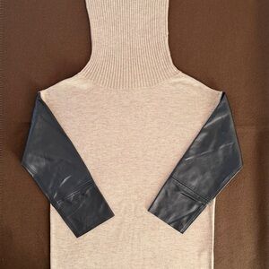Women’s Sweater | Wool Blend & Leather Sleeves | Size XS (fits S)